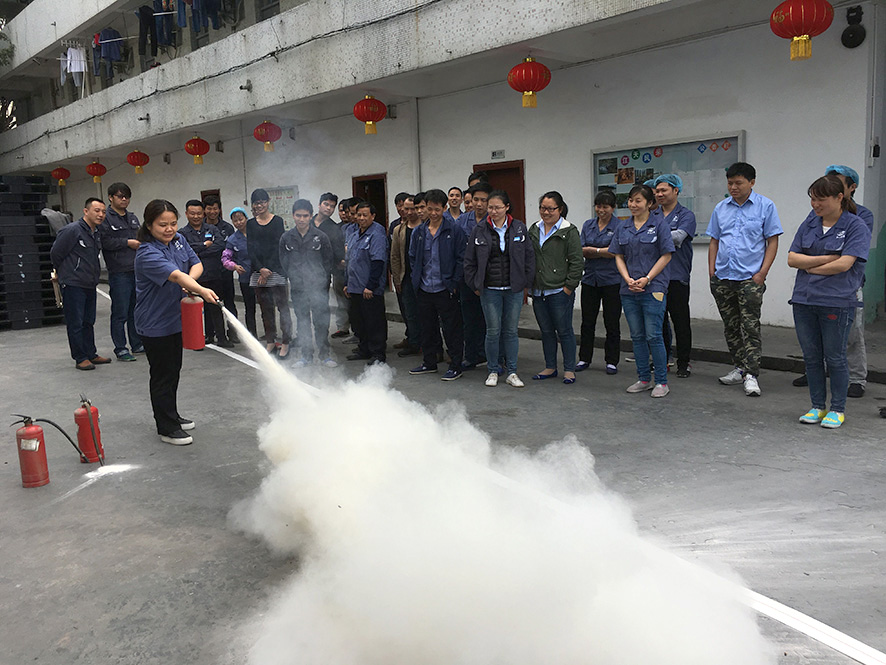 编织袋灭火器演练